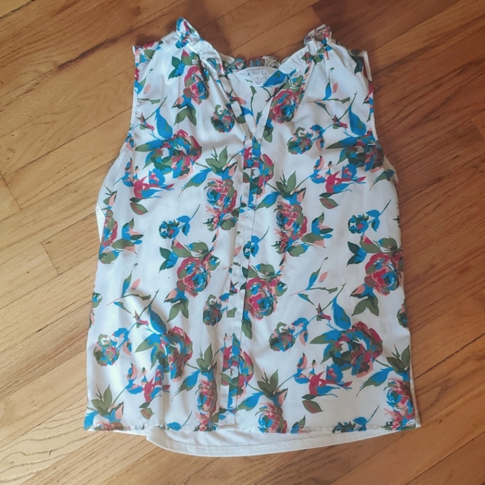 Sleeveless, ruffle neck floral top